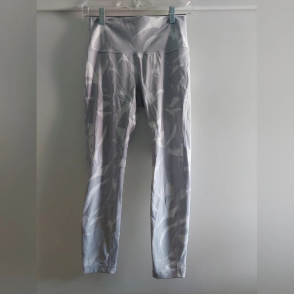 Lululemon Speed Up Tight 28" *Full-On Luxtreme Flower Pop White Silver Lilac | 6 - Picture 5 of 10